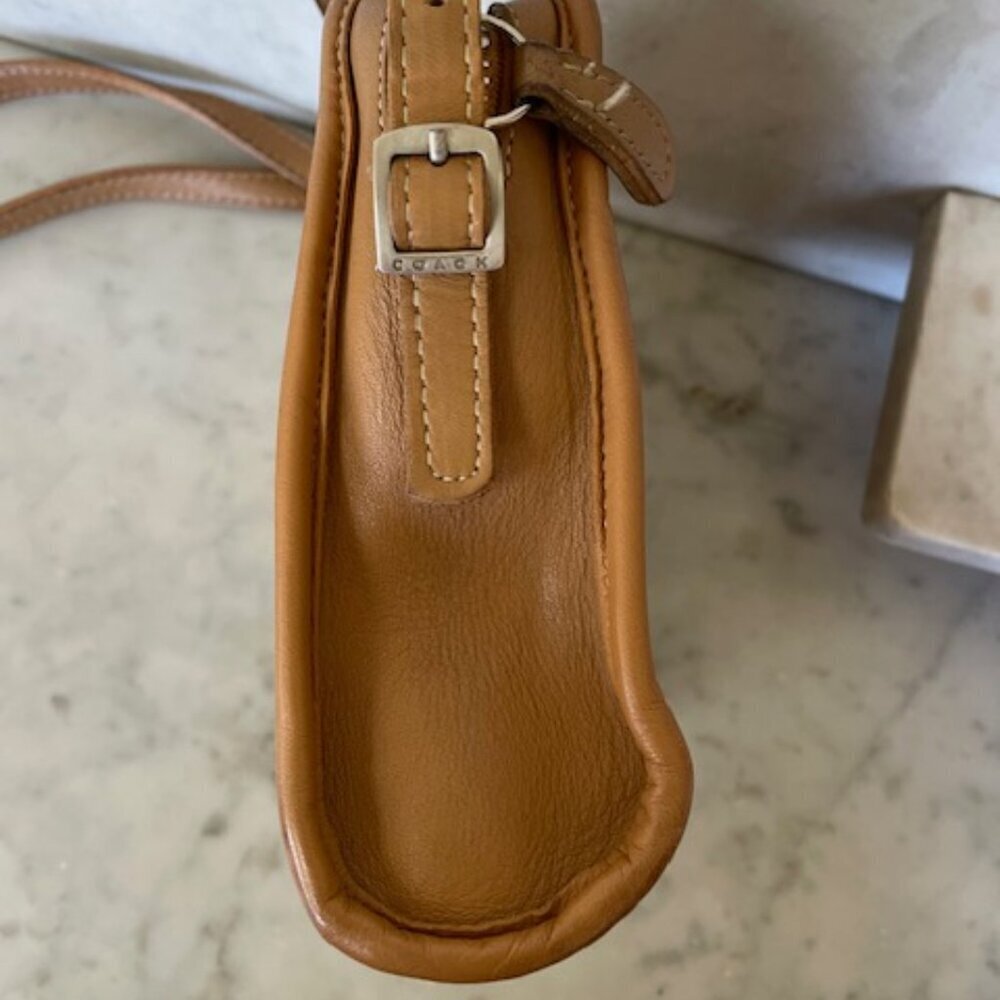 COACH Vintage British Tan Classic Kit Camera Crossbody Purse - Picture 11 of 16